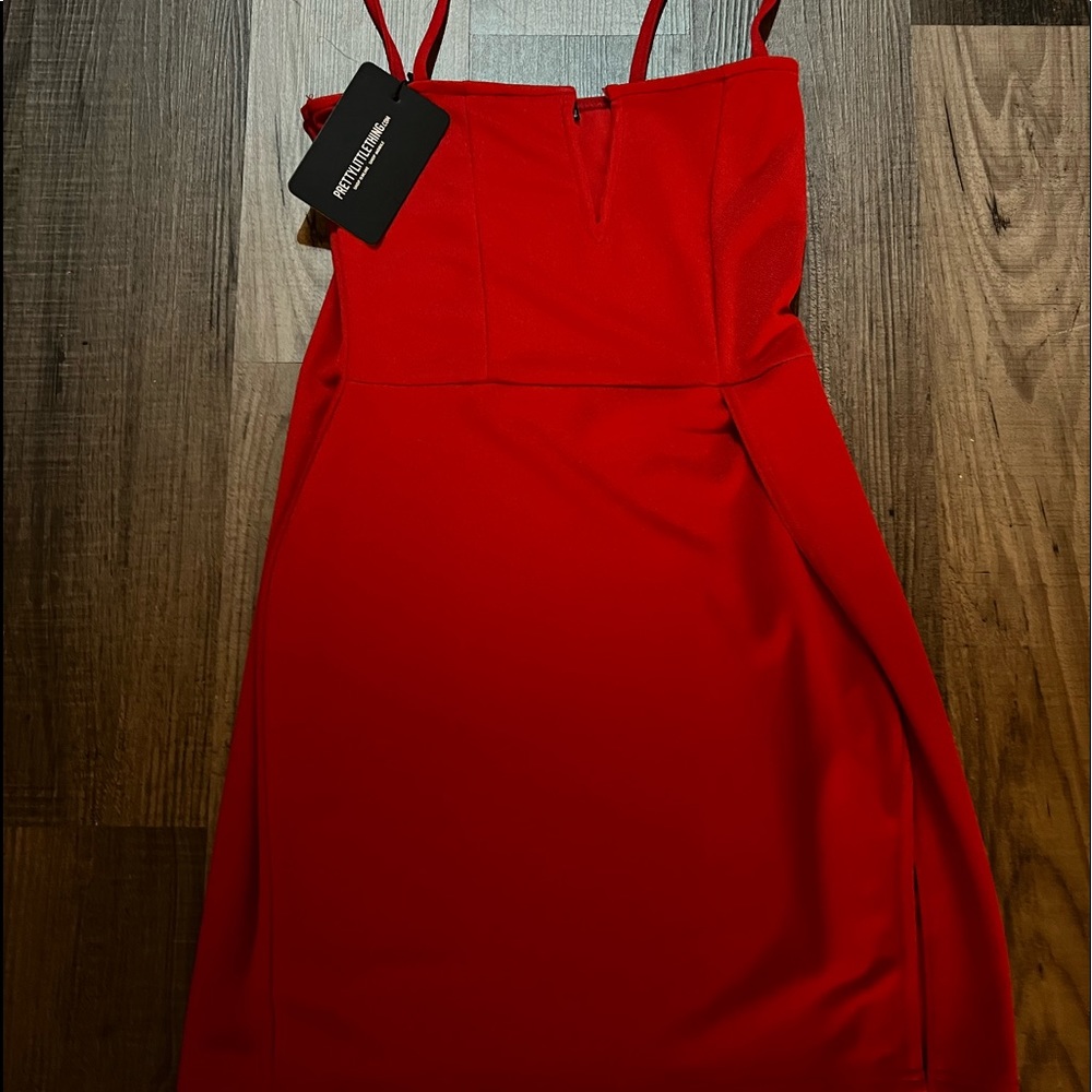 PRETTY LITTLE THING - Picture 2 of 2